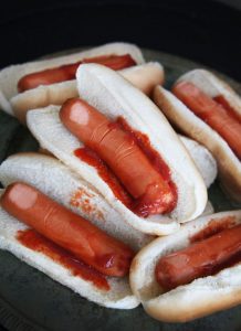 Leia mais sobre o artigo Hot-Dog Dedos Sangrento